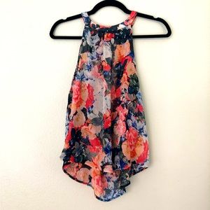 Gently used flowy top. Great for business casual outfits.